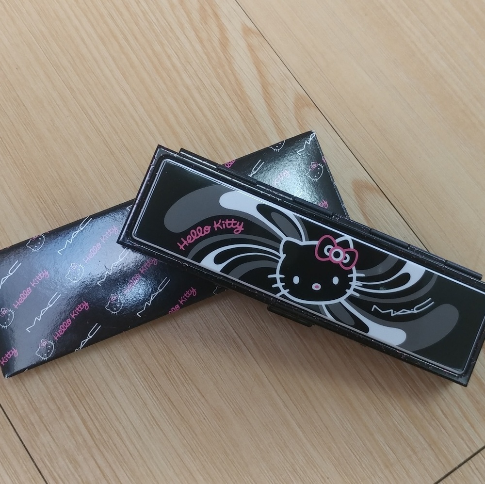 🎉Host Pick🎉🆕RARE Hello Kitty MAC Eyeshadow Quad - Picture 4 of 8